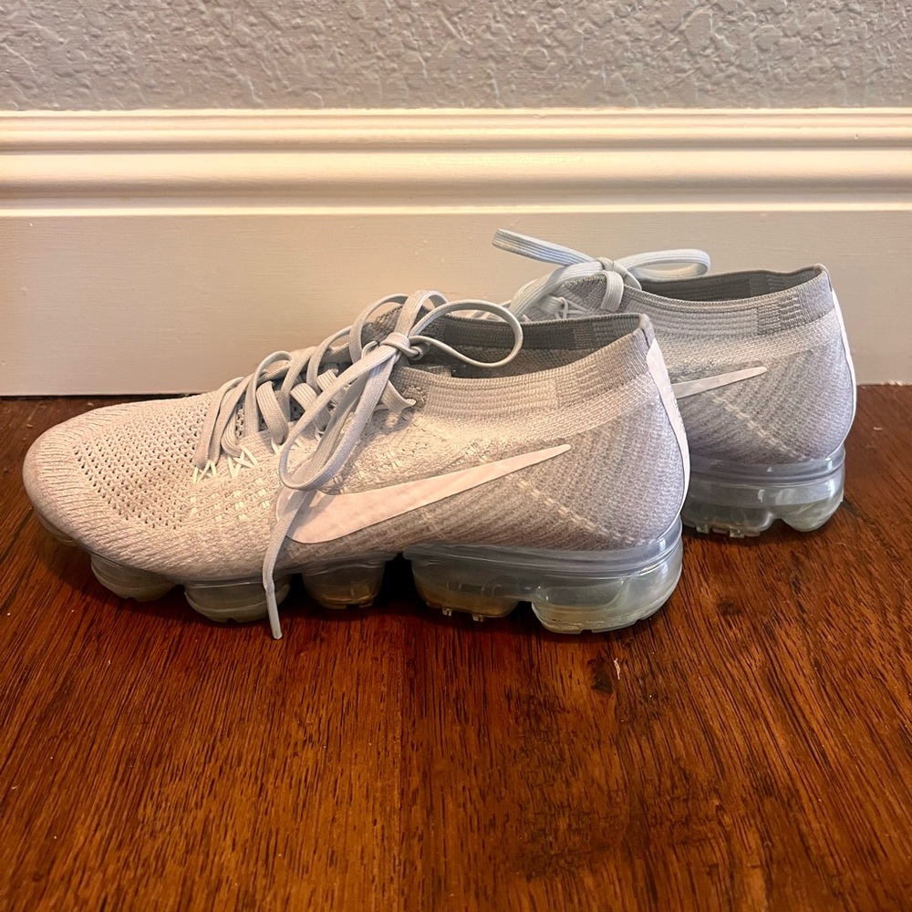 Women’s Nike VaporMax Flyknite Light Gray/White Size 8 - Picture 3 of 6